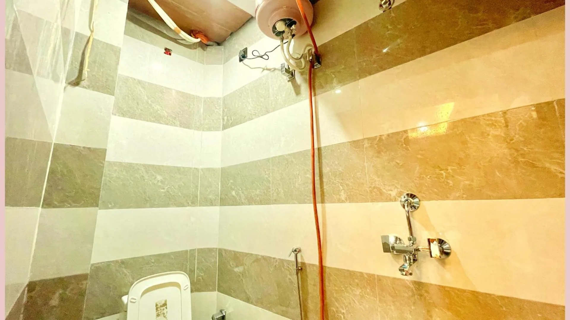 Hotel Shivi Palace Near Shree Kashi Vishwanath Temple - Fully Air Conditioning Rooms - Free Wifi Parking Conditioning Rooms Facilities - Best Hotel バラナシ 3*,